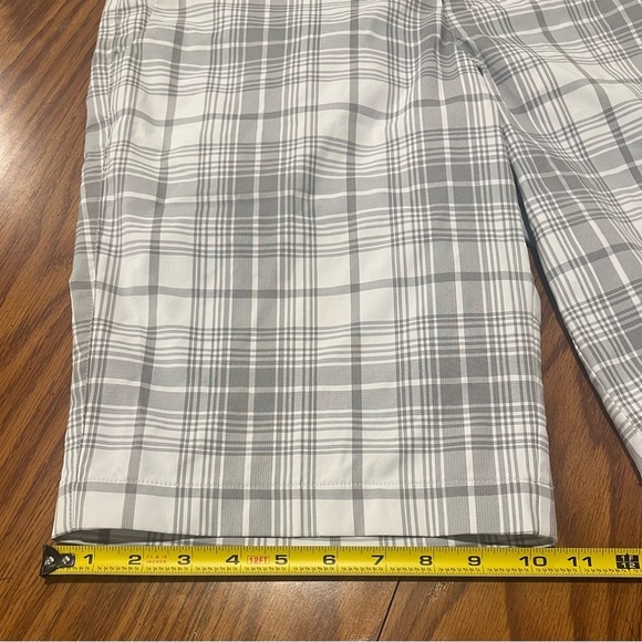 Nike Golf Dri-Fit Plaid Shorts - Size Medium - Picture 6 of 9